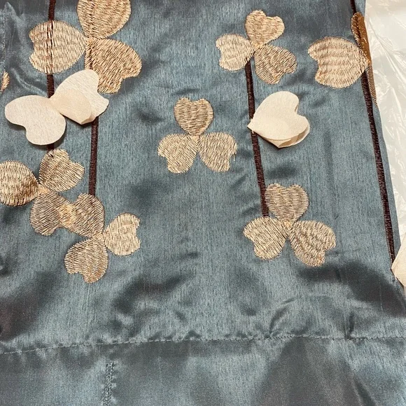 Lush Decor| Flower Drop shower curtain - Picture 2 of 9